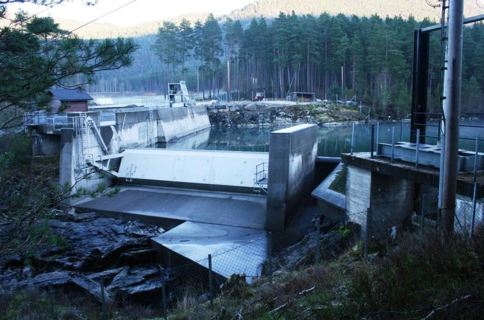 Dam og inntak i Eidsfossen.