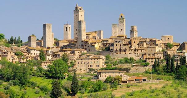 Dagen begynner med et besøk til kanskje den mest berømte av Toscanas middelalderbyer, nemlig San Gimignano.