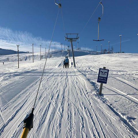 d) alle skitrekk og skiheiser uansett