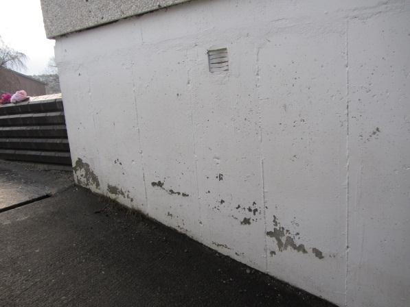 Utvendig, vinduer Hvit fugemasse rundt vinduer P5 Det er ikke mistanke om helse- og miljøfarlige stoffer i fugemasse mellom betongelementer. Ren fugemasse fjernes og leveres til godkjent mottak.