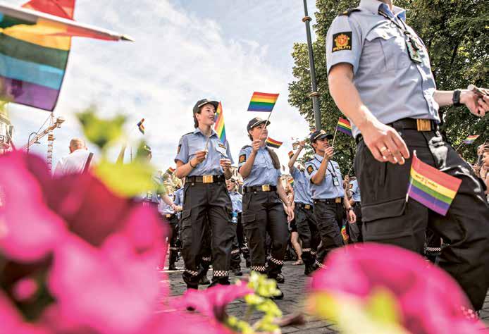 POLITIETS FELLESFORBUND SOM FAGFORENING 44 45 DELTAKELSE UNDER OSLO PRIDE 2017 Rekordmange politiansatte stilte i juli opp da politiet deltok i Oslo Pride-paraden for 13. gang.