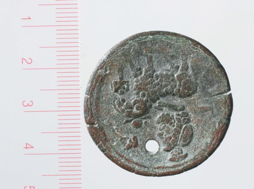 Den siste mynten (T 24737:861) med Sarapis i et tempel er datert til 144/145 og har et forholdsvis høyt detaljnivå.