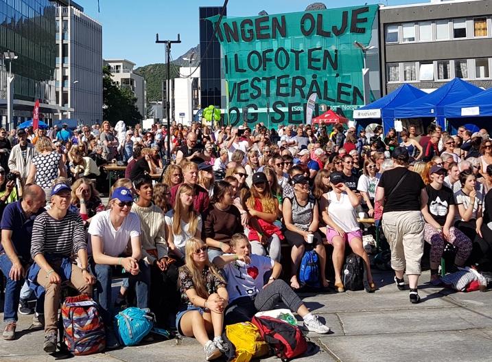 "#$%&'()*+!,-./!0!,-.1! Arbeideren i Kabelvåg. Folkefesten ble godt dekket i media. Styret påpeker at styret bør involveres mer i forberedelsene ved en evt. ny folkefest.