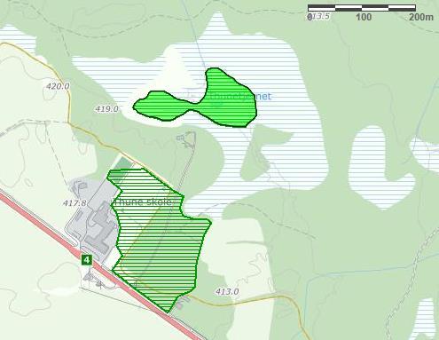 Figur 2: Thunemyras beliggenhet (Kart: Naturbase, 2017). Metode Det var satt av to dager til slått av Thunemyra med 2-3 ansatte fra DNV, 21.09.2017 og 22.09.2017. Slåtten på Thune ble utført i samarbeid med Thune skole.