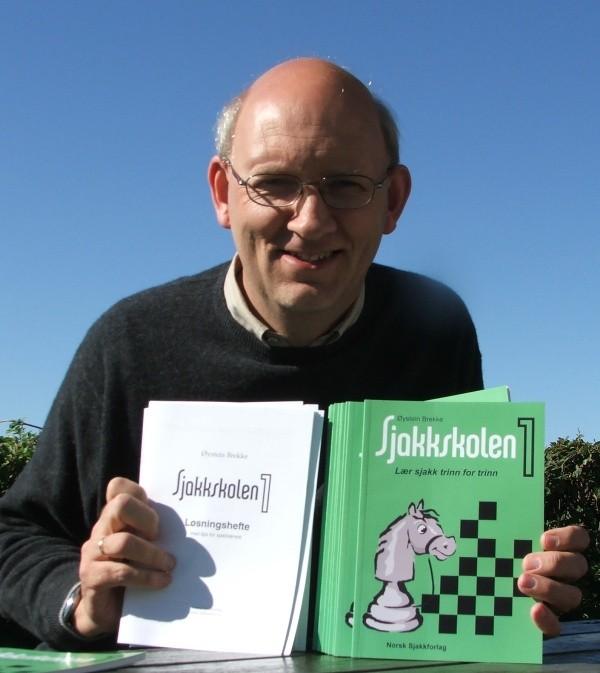 Kavlie-Jørgensen og Bergens Schakklubs formann Johs. Størdahl.