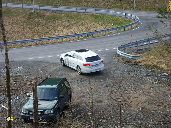 Foto frå eksisterande avkjørsle som vil vidareførast Det er regulert fortau frå Stuttåsen og bort til vegkryss FV 367 og FV 362.