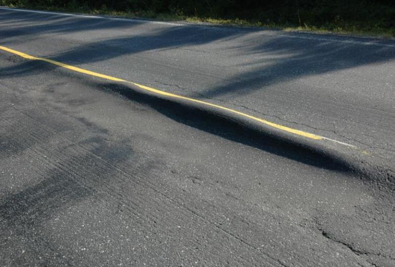 fortsatt være funksjonelt uten betydelige skader. Materialene i disse tilfellene er såpass kostbare at de kun brukes ved ekstreme trafikkmengder, som for eksempel i Nederland.