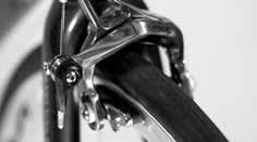 Lmet er lettest å smøre på når hjulet blr spent fast et sentrerngsstatv eller en gammel gaffel en skrustkke.