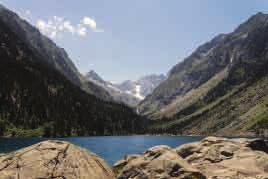 Ngœaddu Les Eaux Chadues u naqsmu l-pont Gave d Ossau u naslu f post imsejjaœ Le chene de l Ours, minfejn naraw Pic du Midi d Ossau u Pic de la Sagette.