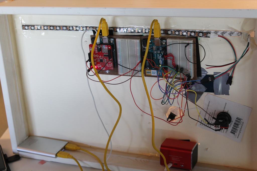 RFID-kort Kort som leses og registreres ved hjelp av RFID-leser Adafruit NeoPixel Digital RGB LED Strip Lyslenke 2 stk. Arkadeknapper En knapp for oppstart av systemet.