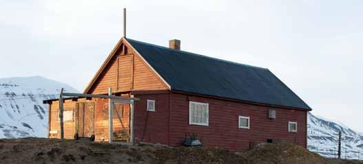 En ny gravplass ble etablert inne i Longyearbyen som også er dagens gravplass.