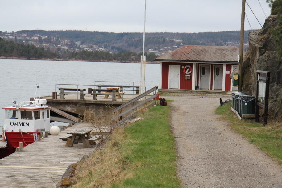 Planområdet i dag, eksisterende kai og toalettbygg Beliggenhet, størrelse og bruk Tåjebukta ligger på vestsiden av Håøya.