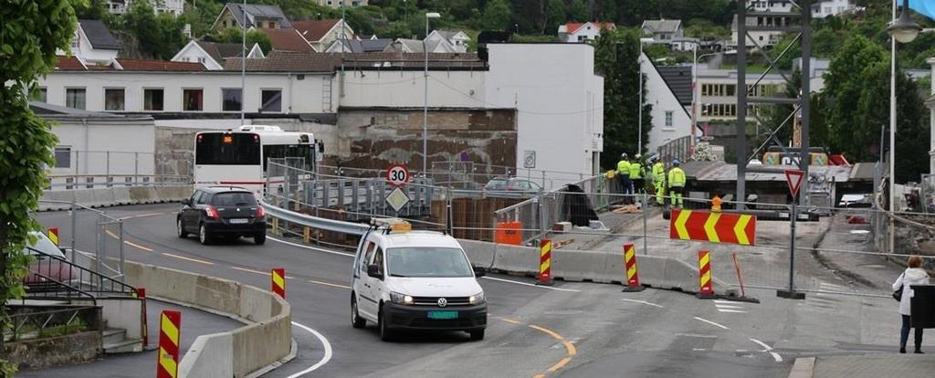 5 Fv 44 gamle Flekkefjord bybru under demontering, foto: Lasse Moen Sørensen, VAF Det etableres ny bru med god