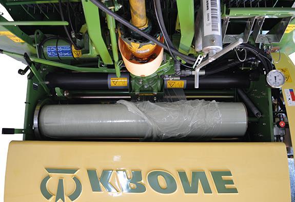 Betjening 3.7.3 Innlegging av folie Merk KRONE anbefaler å bruke folien KRONE excellent RoundWrap for smertefri bruk på marken. Denne folien kan bestilles med materialnummeret 00 926 947*.