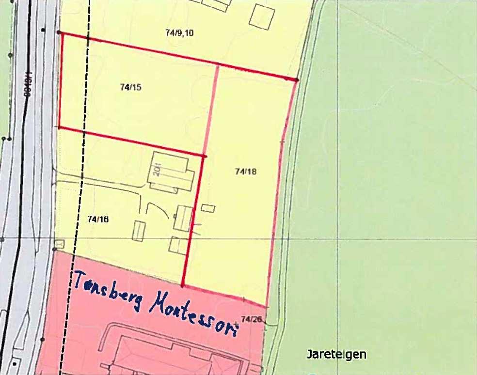 Kjøp av to tomter, barnehagen og skolen. De siste årene etter at barnehagen har utvidet med småbarnas hus og skolen med ungdomsskolen har vi hatt et behov for mer plass.