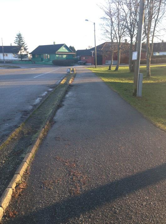 Eksisterende gang- og sykkelveg langs Favnamyrvegen v/stangeland ungdomsskole Eksisterende gang- og