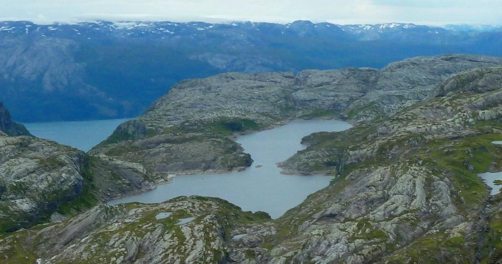 KARALDEVATNET INNSJØEN Kalraldevatnet ligger i Dalselvivassdraget i Kvam kommune, 878,9 moh. ved HRV, laveste regulerte vannstand er 87, moh. som gir en reguleringshøyde på 6,6 m.