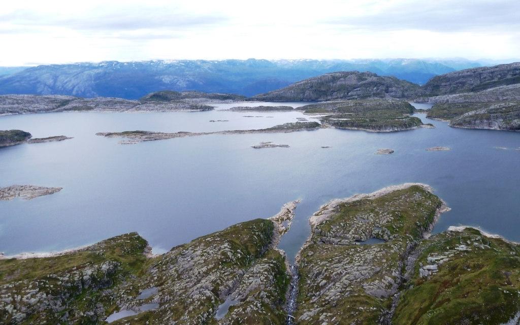 BJØLSEGRØVATNET INNSJØEN Bjølsegrøvatnet ligger i Bjølvovassdraget i Kvam kommune, 878,9 moh. ved HRV, laveste regulerte vannstand er 85 moh. som gir en reguleringshøyde på 8,9 m.