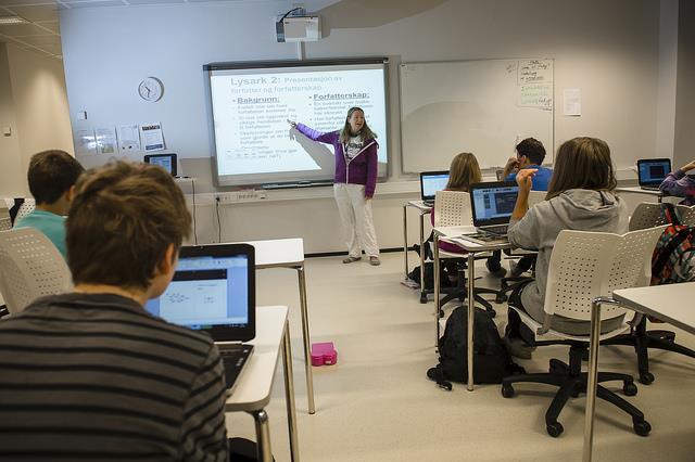 Hva er LÆRERENS profesjonsfaglige digitale kompetanse?