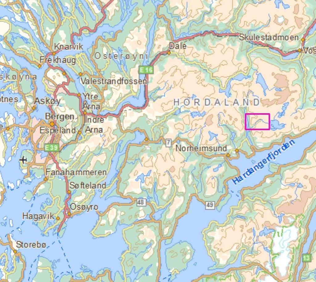 OMRÅDEBESKRIVELSE GENERELT Kastdalselvi ligger i Kvam herad i Hordaland fylke, på østsiden av Fyksesundet, omtrent 9 km i luftlinje nordøst for Norheimsund (figur 7).