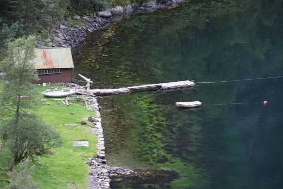 D: Strandsonen langs Fyksesund byr på varierte opplevelser for båtturister. Foto: Ole Kristian Spikkeland.