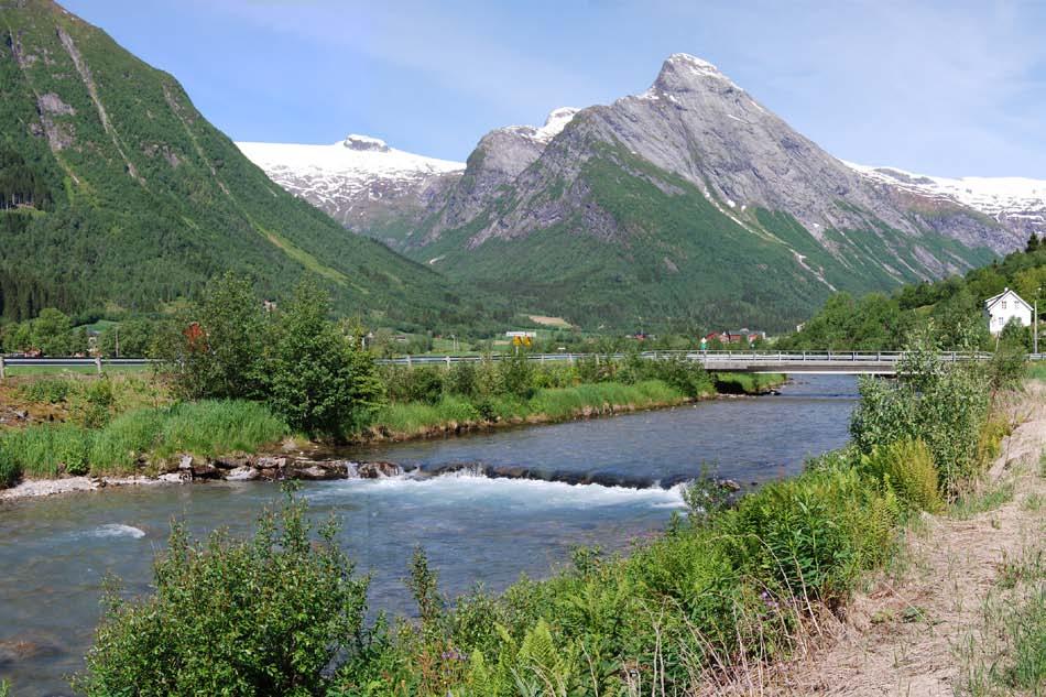 Av disse er de to østre lite synlige og området lengst vest står frem som mest aktuelt ut fra landskapsmessige, visuelle forhold Figur 20.