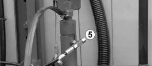Vedlikehold, reparasjon og service 12.5 Stille inn de hydrauliske strupeventilene 12.5.1 Q-plus-bom Hydraulikkfunksjonenes betjeningshastighet er innstilt fra produsentens side.