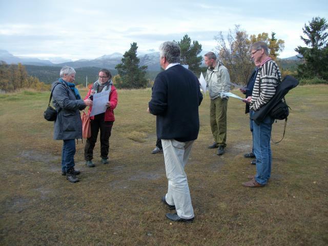 Forum for samlingsforvaltning på befaring på Folldal Bygdetun, Nordøsterdalsmuseet, sammen med kultursjefen i Folldal.