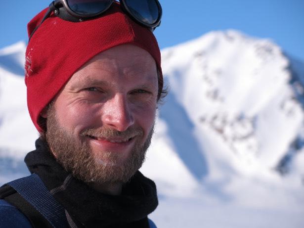 Foredrag Anders Bache På ski over Grønland historien om Nansen og alle som forsøkte før han. Bli med på et dypdykk i de første ekspedisjoner som forsøkte å krysse den sagnomsuste Grønlandsisen.