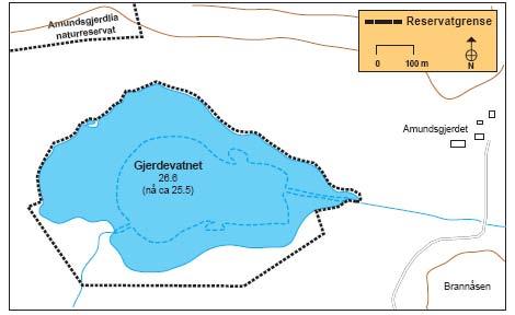 Figur 1. Gjerdevatn naturreservat (vernet 19.12.1997 i henhold til verneplan for våtmark). Grenser for vannstand før senkning på 1960-tallet (26.6 moh) og i dag (25.5 moh) er inntegnet ----.