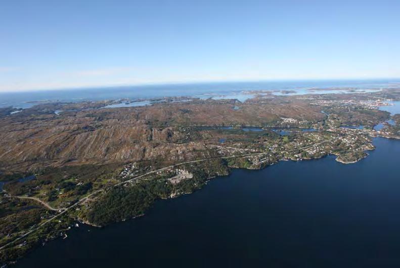 3 KONSEKVENSANALYSE 3.1 Omtale av planområdet Planområdet er i hovudsak spreidd utbygd med nokre meir tette bustadfelt særleg langs sjøen på Knappskog, Spjeld og Ågotnes.