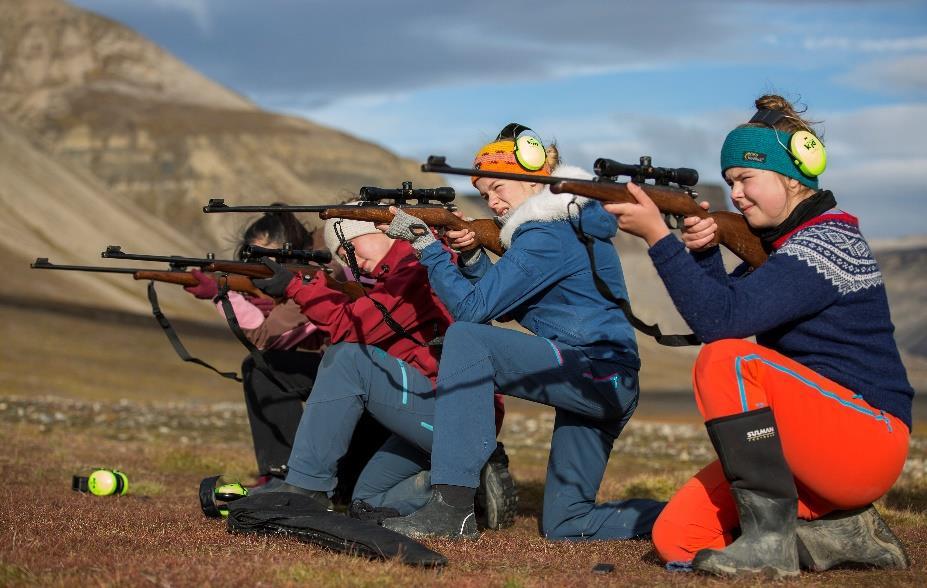 1. Introduksjon Camp Svalbard er en friluftslivcamp for ungdom bosatt i Longyearbyen, og arrangeres over en helg.