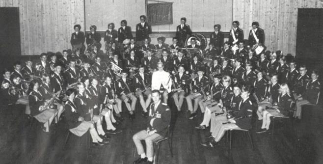 juni 1950 ble det vedtatt også å opprette et jentekorps men korpset sliter med å finne nok dirigenter og planen utsettes. 18.