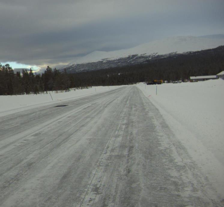 På nordsida av flyplassen var det en hard og glatt issåle med et gjennomsnittlig friksjonsnivå omkring 0,16. Dette er et friksjonsnivå som tilsier behov for sanding uavhengig av driftsklasse.