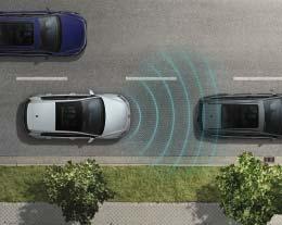 ¹) Registreres det ikke styre-, bremse- eller akselerasjonsaktivitet, kan systemet holde bilen i kjørefeltet og bremse bilen til den står i ro.