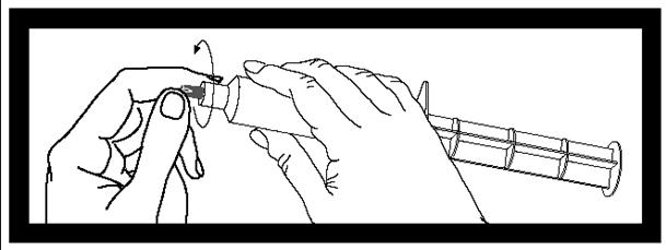 Etter at sprøytestempelet er satt inn i sprøyten, er det viktig å dreie stempelet ytterligere ½ gang slik at den grå stempeldelen kan rotere fritt.