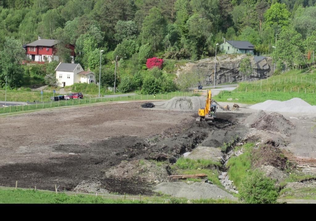 Ferdigstilling - steinplukking Avsluttende arbeid Gjennomgraving ned til 50-60 cm med spileskuff -