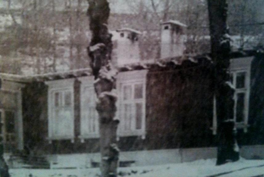 Om sykehjemmet Ladegården sykehjem, historikk og organisering Sykehjemmet står på tomten til tidligere Sandviken sykehus og senere «Lasarettet», som var i drift som fødeinstitusjon til 1974.