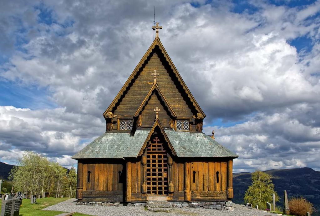 Stavkyrkjeprogrammet: Kyrkja etter istandsetting. Foto: Dagfinn Rasmussen, Riksantikvarens arkiv.