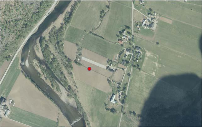 Figur 30. Foto som viser skissert plassering av overvåkingsbrønn ved Hauge i Lærdal. 2.4.