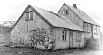 Eg minnist, at teir plagdu at hava ein oljudans, sum teir plagdu at seta niður í klæðsekkin, og so koyrdu teir dýnuna í hendan oljudansin fyri at hon skuldi ikki blíva vát av sjóroki, um tað var