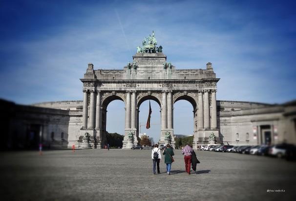 bygning. I Brussel er man blant mye annet opptatt av mat, drikke og sjokolade, og du finner spesialforretninger for alt dette flere steder i byen.