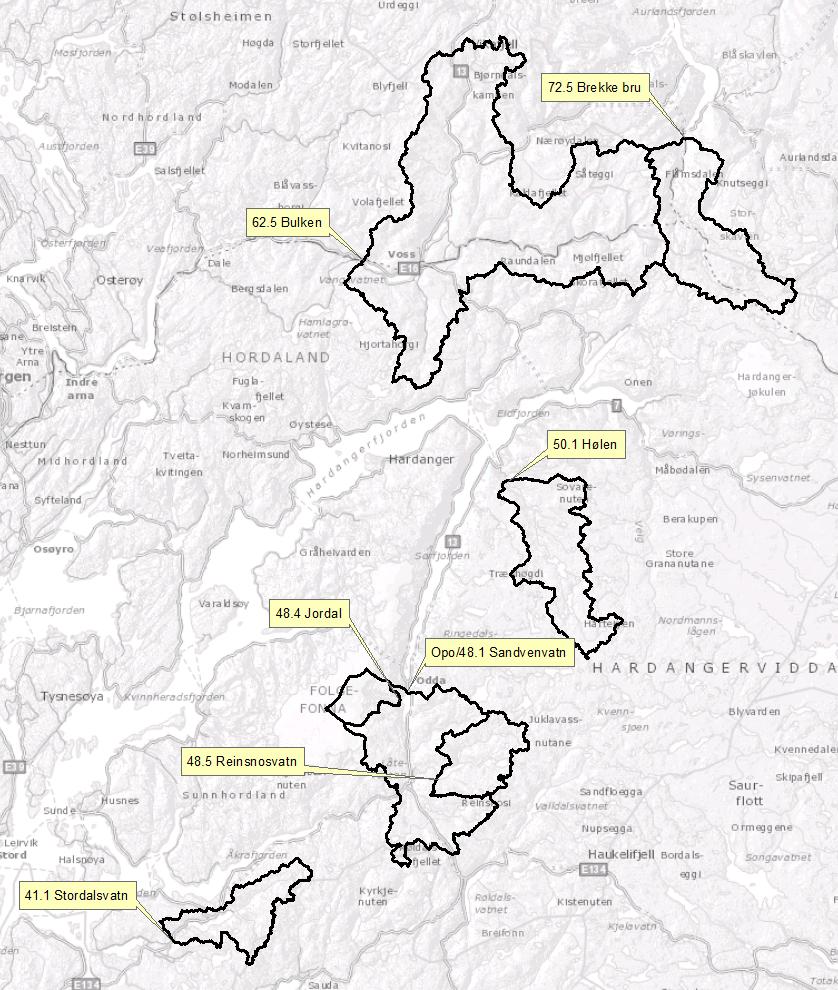 Aktuelle målestasjoner er vis i figur 2. Figur 2. Aktuelle målestasjoner I figur 3 er vannføringen (døgnmiddel) ved målestasjon 48.1 Sandvenvatn i perioden 1908 til 2014 vist.