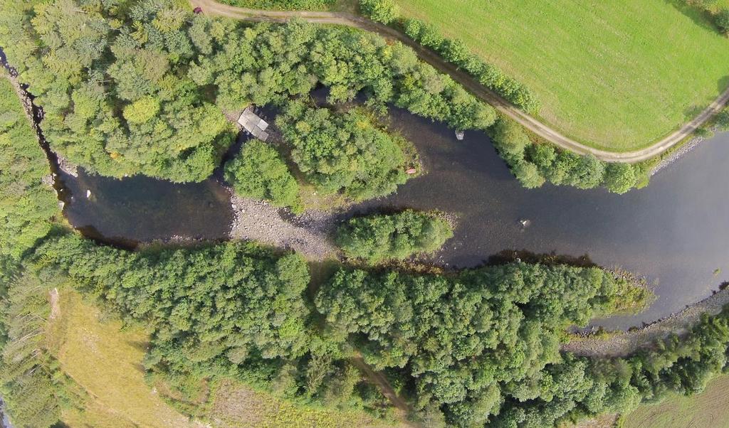 Side 17 av 26 2 3 1 Bilde 4: RPAS foto over stasjon 3. Rød linje skisserer omtrentlig området som ble undersøkt med elfiskeapparat.