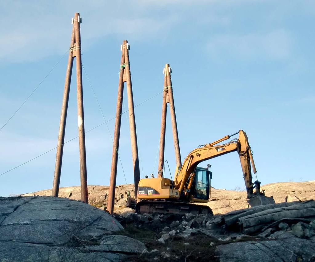 Figur 6.9: 132 kv A-mast under bygging, Nygårdsfjellet vindpark.