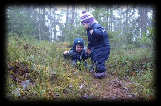 6.2 Sosial kompetanse og danning I Lundebygrenda arbeider vi med sosial kompetanse sett i lys av Reggio Emilias verdier: sammen blir vi til i et fellesskap.