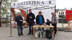 Vi opplever masse gode og livsviktige samtaler med mennesker når vi er ute både dag og kveld. Vi har opplevd mennesker blitt helbredet for forskjellige plager også.