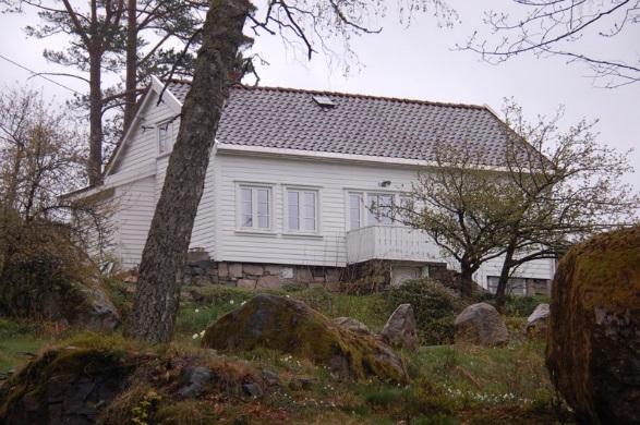 Åsan var ødegård under Haugeland frem til 1668, og ble da skilt ut som egen gård.