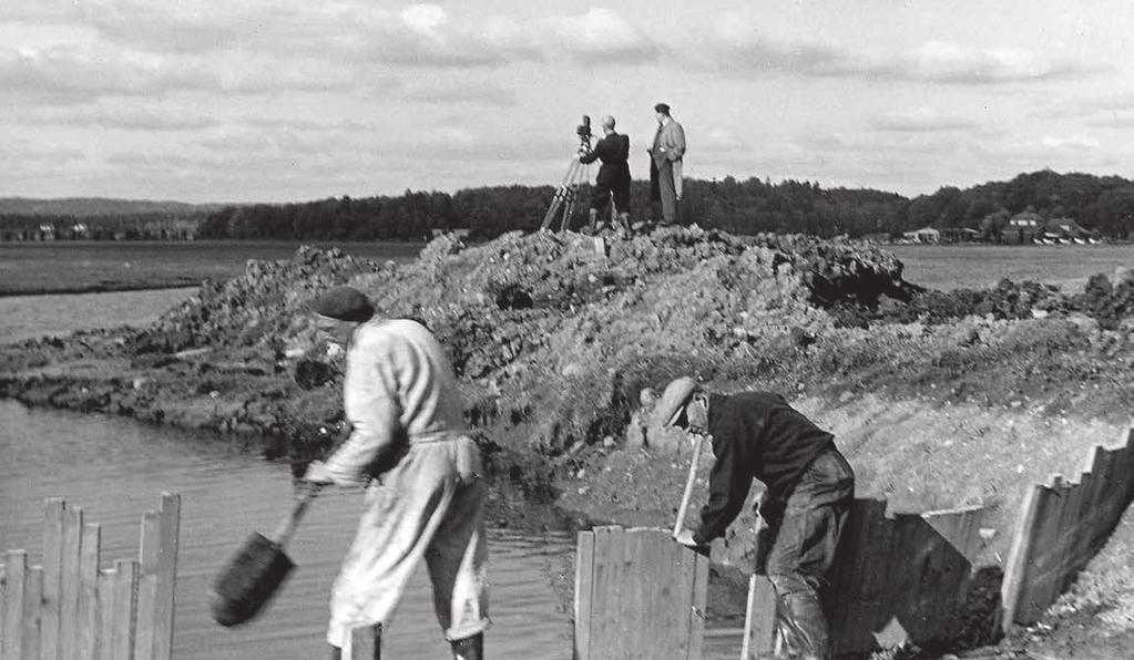 Grøftene ble i stor grad gravd ut med håndmakt. Det sies at to mann gravde over 80 meter dreneringsgrøft per dag! I 1948 ble fuglelivet på Ilene, i Gullkronene og i Sagatra fredet.