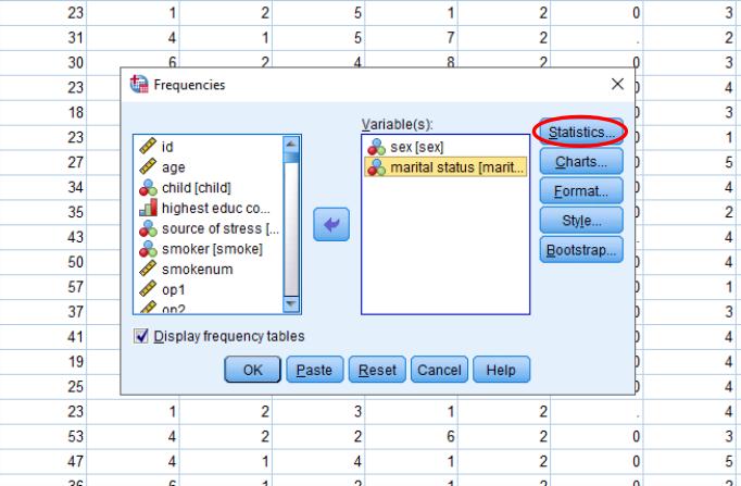 KATEGORISKE VARIABLE Analyze > Descriptive Statistics > Frequencies Frequencies gir frekvenstabeller og egnede plott for kategoriske